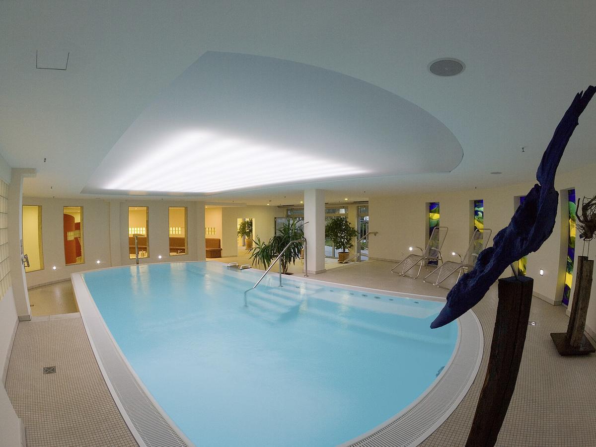 Seminarhotel In Der Manfred-Sauer-Stiftung Lobbach Екстериор снимка