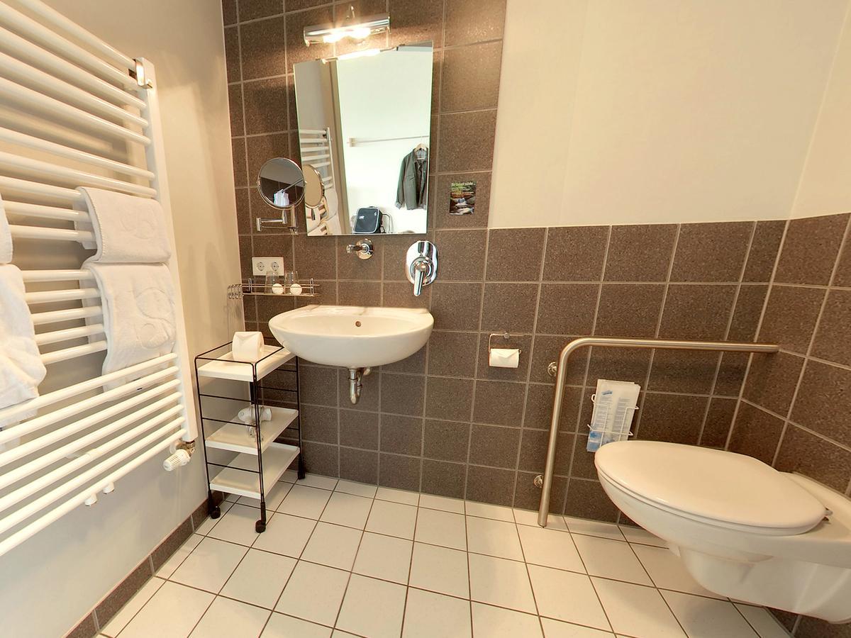 Seminarhotel In Der Manfred-Sauer-Stiftung Lobbach Стая снимка